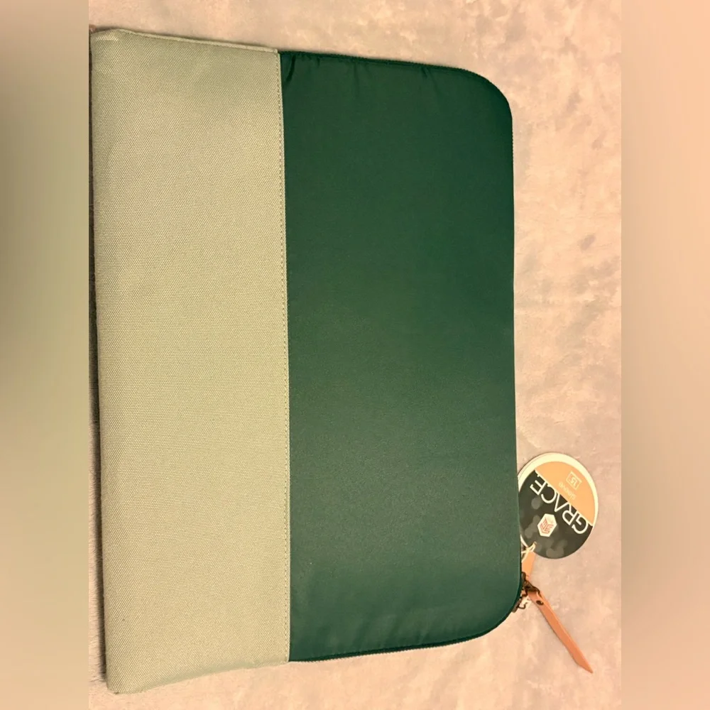 Green and Cream Laptop Sleeve